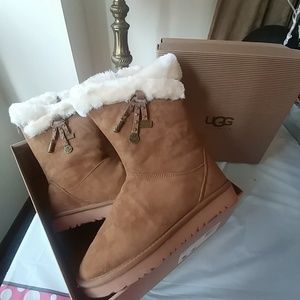 Uggs/Classic Short size 8